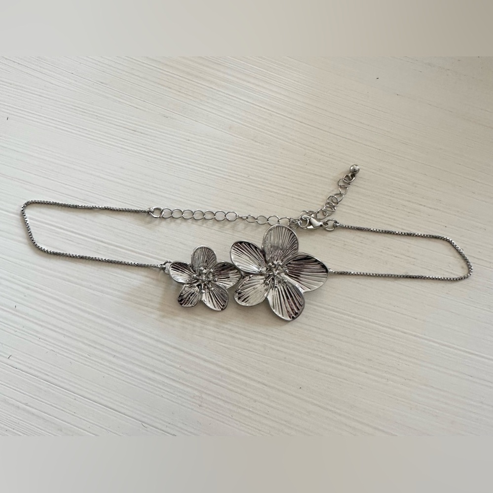 Flower Chocker Necklace